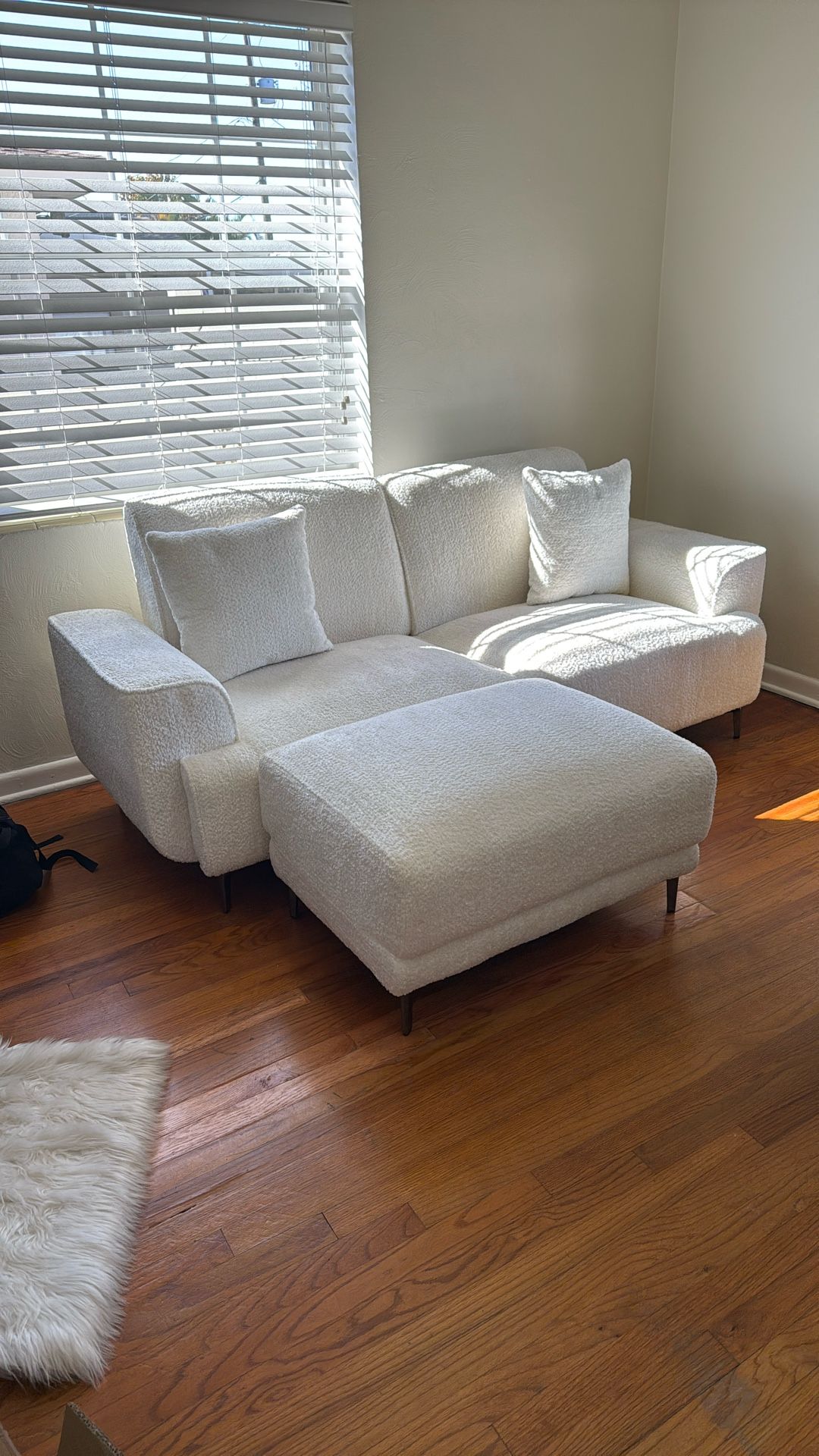 Like NEW White Couch w/ matching Ottoman