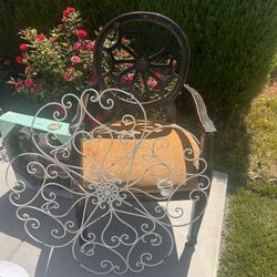 Yard sale! Chair/Home Decor 