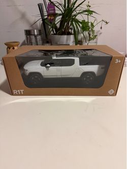 Rivian R1T Diecast Model