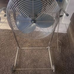 Ventilador de acero inoxidable las aspas son de fierro