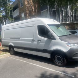 Mercedes Sprinter Van Extended 2021