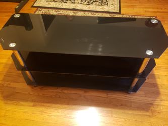 TV / Entertainment Stand with tinted glass & Chrome   Cash and local pick-up 90042 only. If the ad is still up, it is still available.  Solo efectivo 