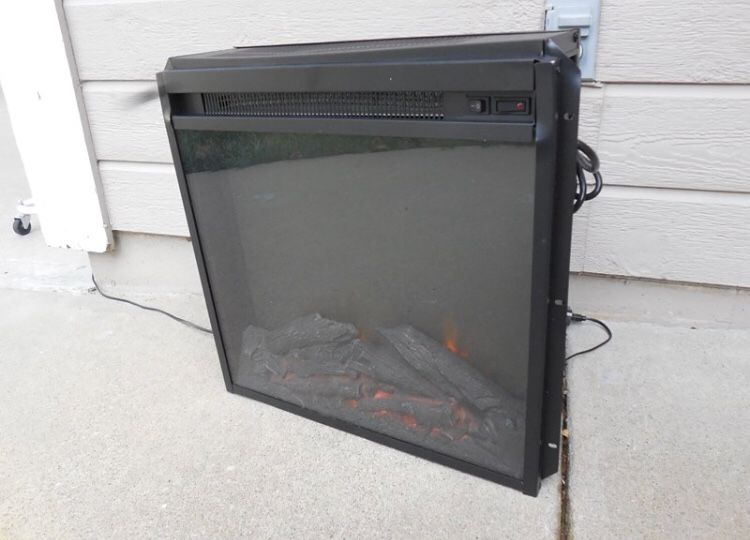 New Altra 18 inch electric fireplace insert- model F18V66L for Sale in  Kansas City, MO - OfferUp