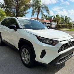 2020 Toyota RAV4 LE