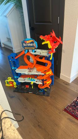 Hot Wheels ULTIMATE garAGE