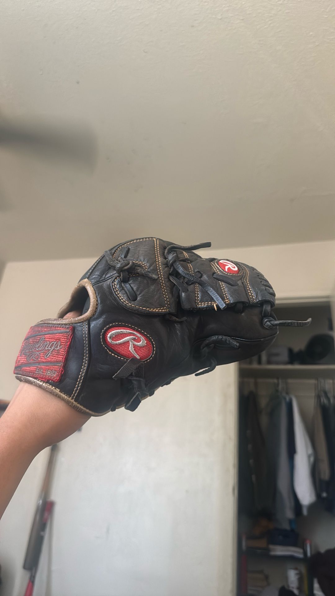 Rawlings baseball glove