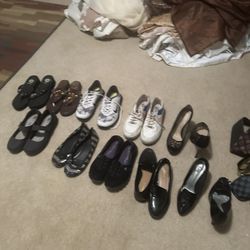 women shose 5 dollars each size 7,5 purse 15 keychain both15 belt 10 dress 15 some new good for christmas gift 