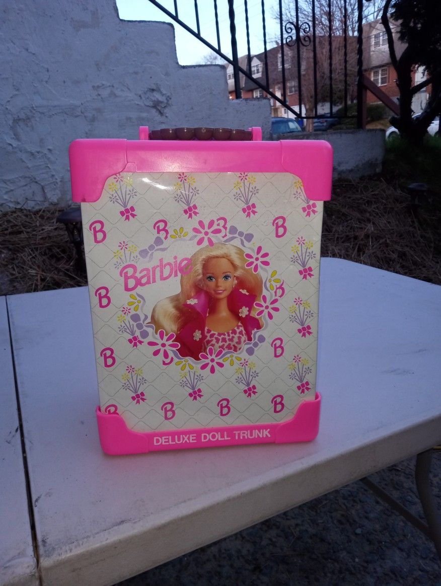 Barbie Deluxe Doll Trunk