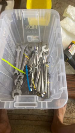 Snap in wrenches