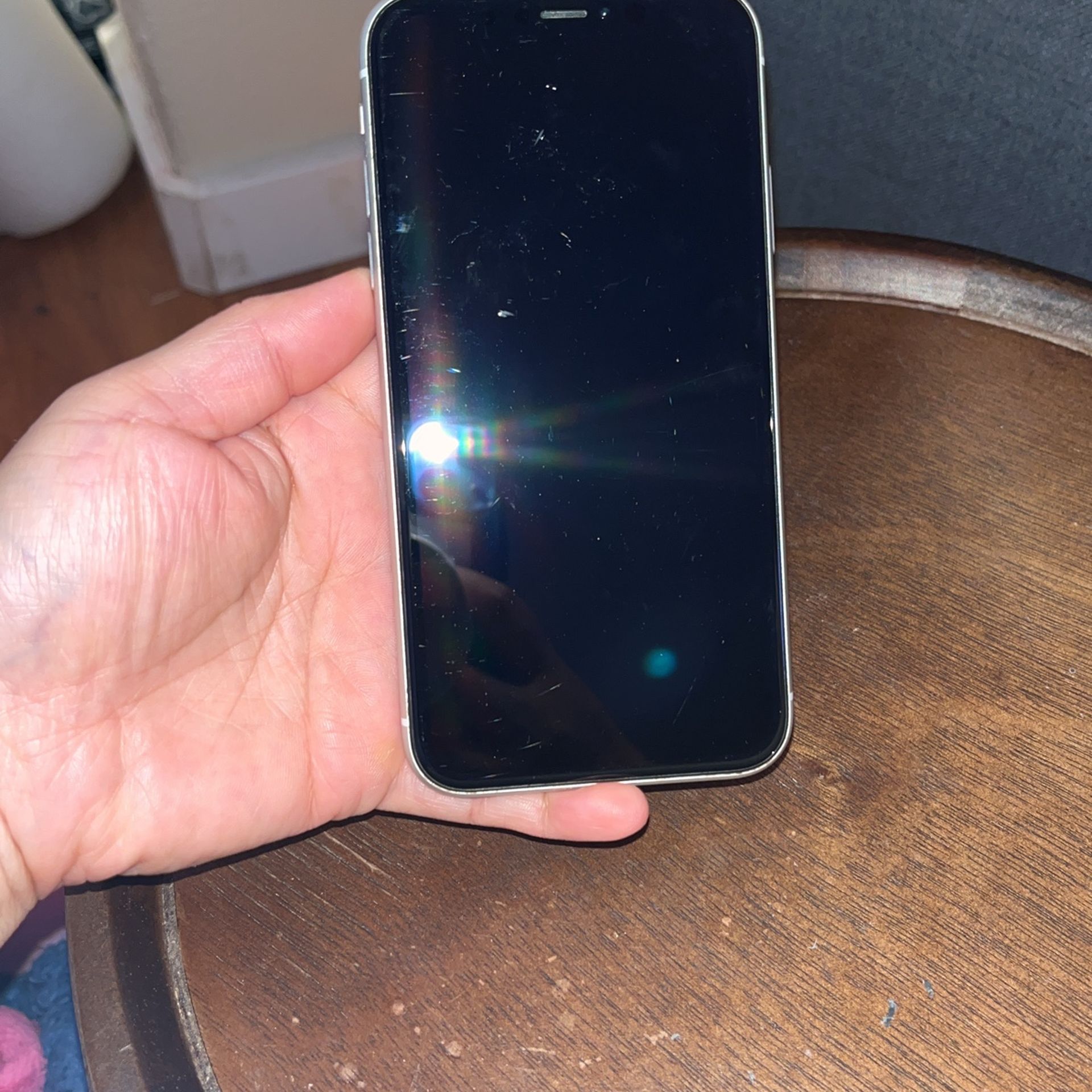 iphone xr - great condition at&t