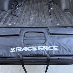 RaceFace T2 Tailgate Pad size S/M