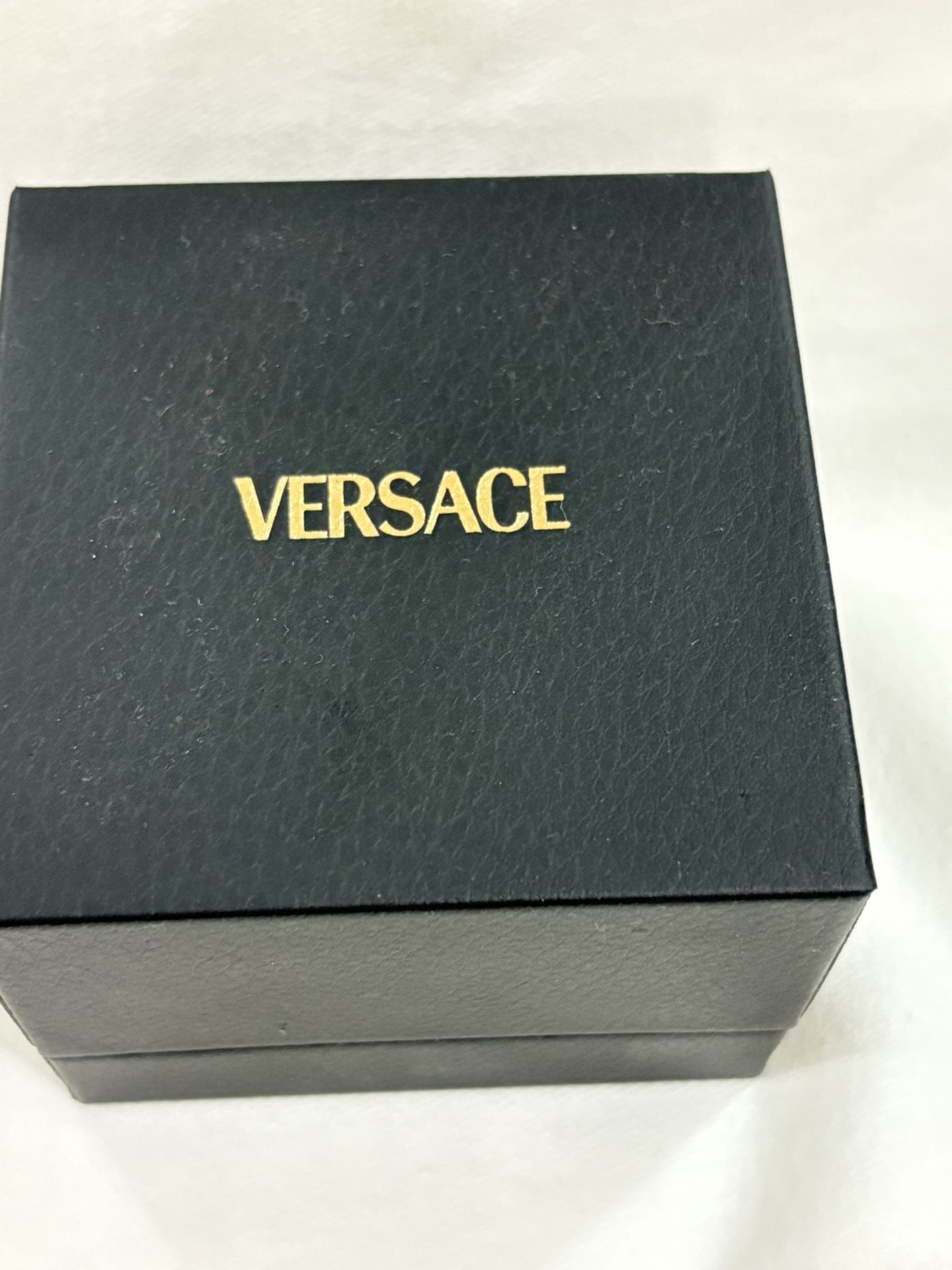 Versace V2025 chain earrings.  💯 Original 