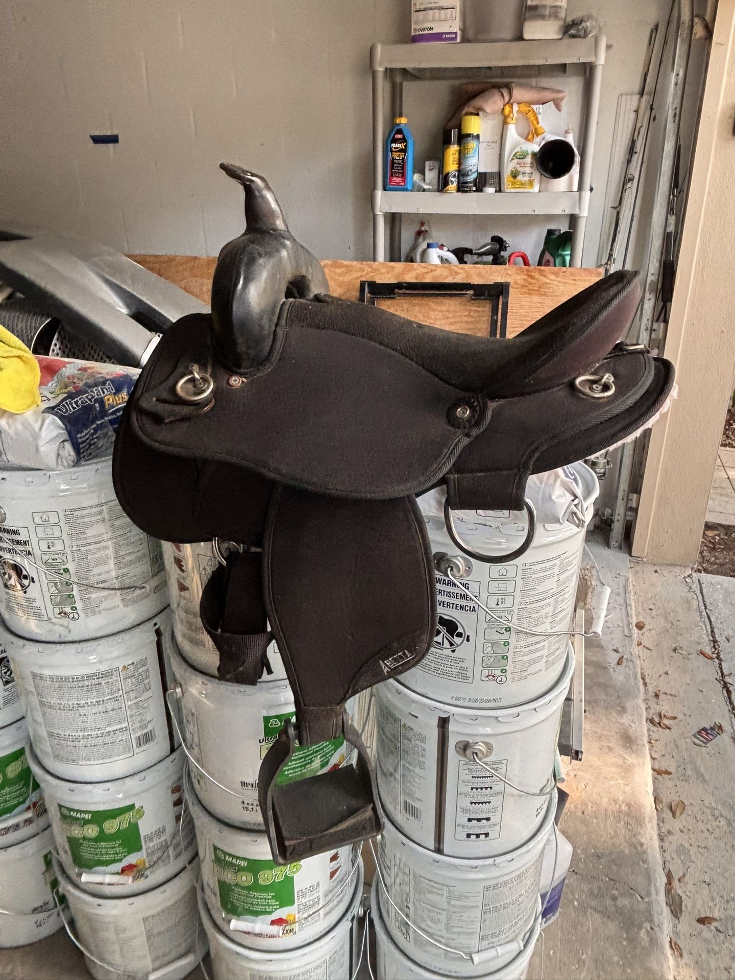 Abetta Horse Saddle Size 16.5