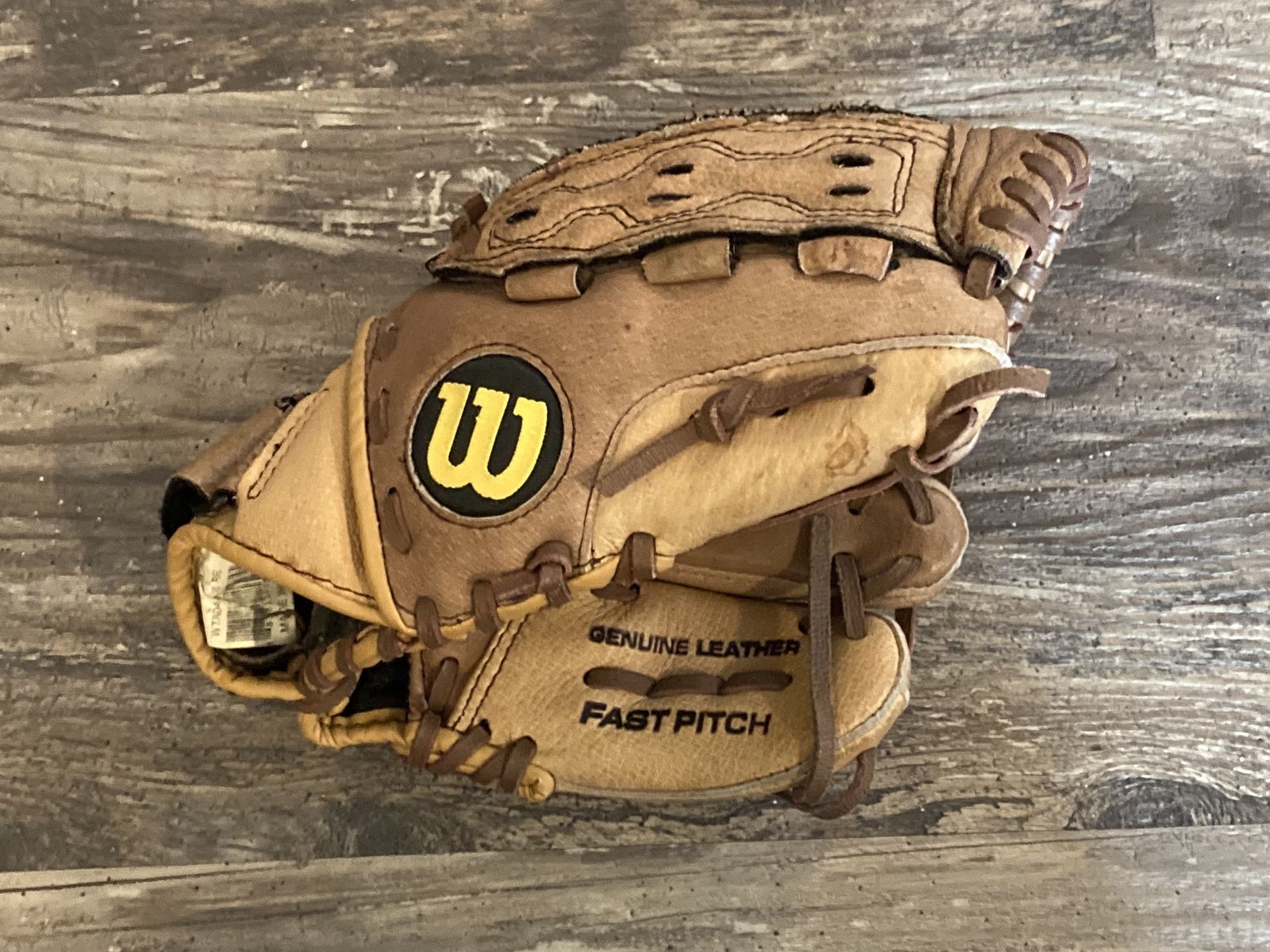 Like New Wilson Genuine Leather Baseball Glove 10 Inch Mitt Model # AD440