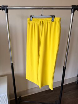 Women’s Wide-Leg Pants