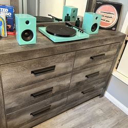 Wynnlow Furniture Set