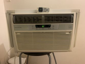 8000 btu Frigidaire air conditioner with remote