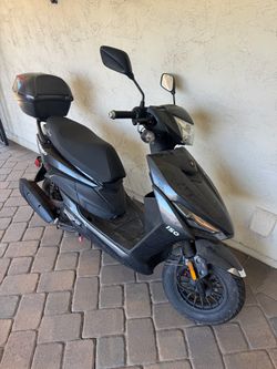 Amingo 150cc Moped – Very Low Miles – Selling As-Is