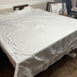 Lot Of Linens 2 TABLECLOTHS  20 NAPKINS TABLE RUNNER 