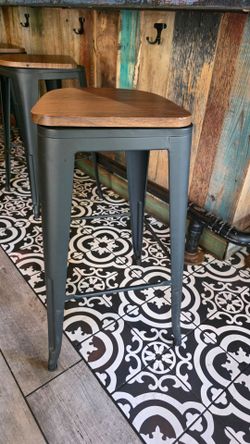 30" Swivel Metal Bar Stools