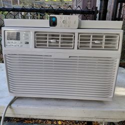 TCL Window Unit 8000BTUs With Remote 