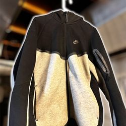 🔥 Nike Tech Fleece Set – Grey/Black – Size L – Used Fair🔥