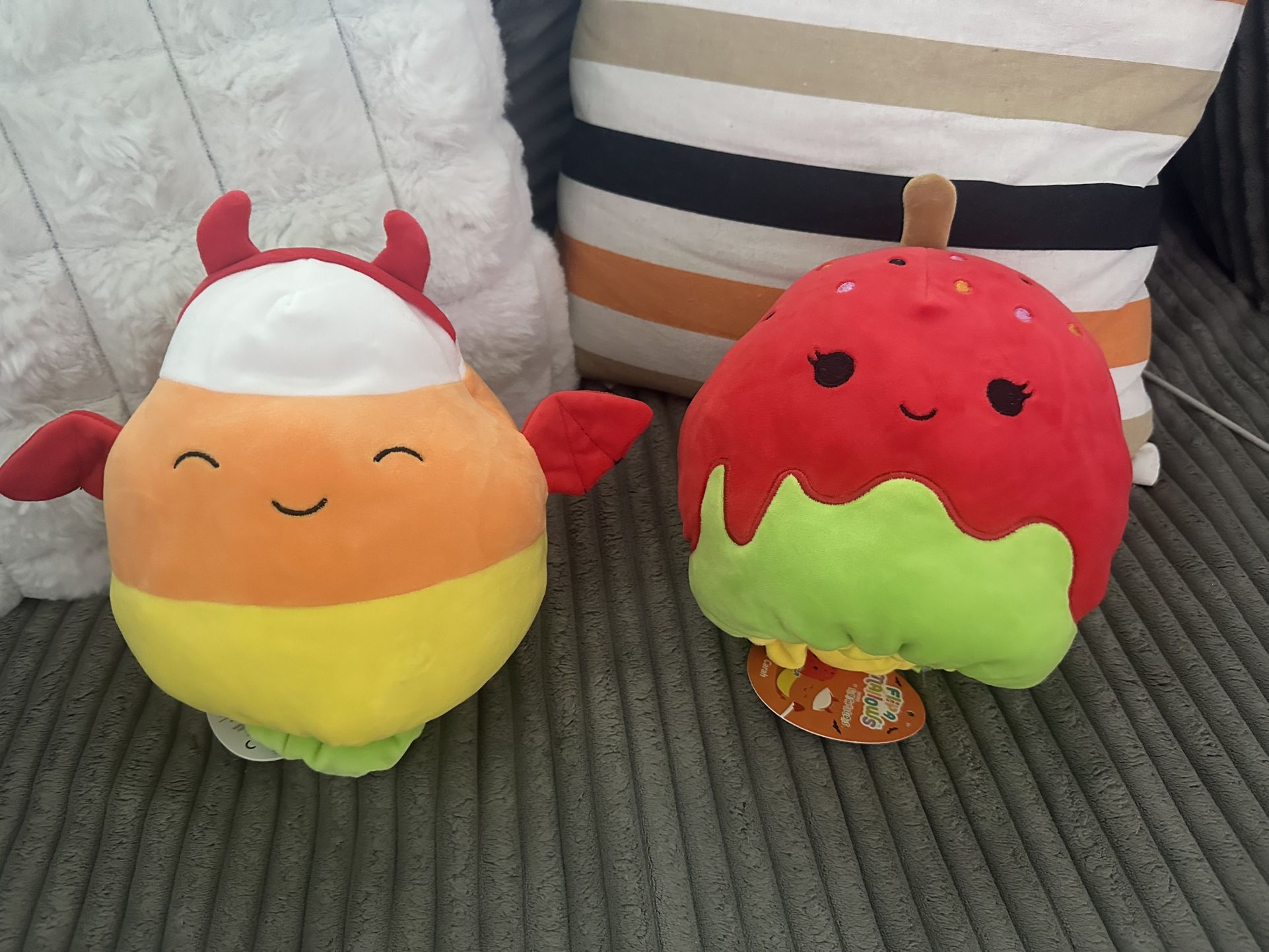 Halloween Flimallows Squishmallow Keir (caramel apple) & Cara (candy corn) Flips from candy corn to candy apple
