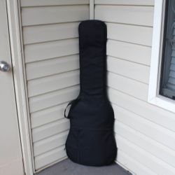 Levy's Brand Black Soft Shell Bass Guitar Case/Backpack – Used Great Condition, One Zipper Pocket