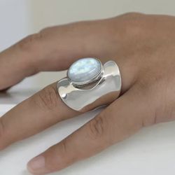 Band Ring Inlaid Moonstone In Egg Shape Special Design Size 7