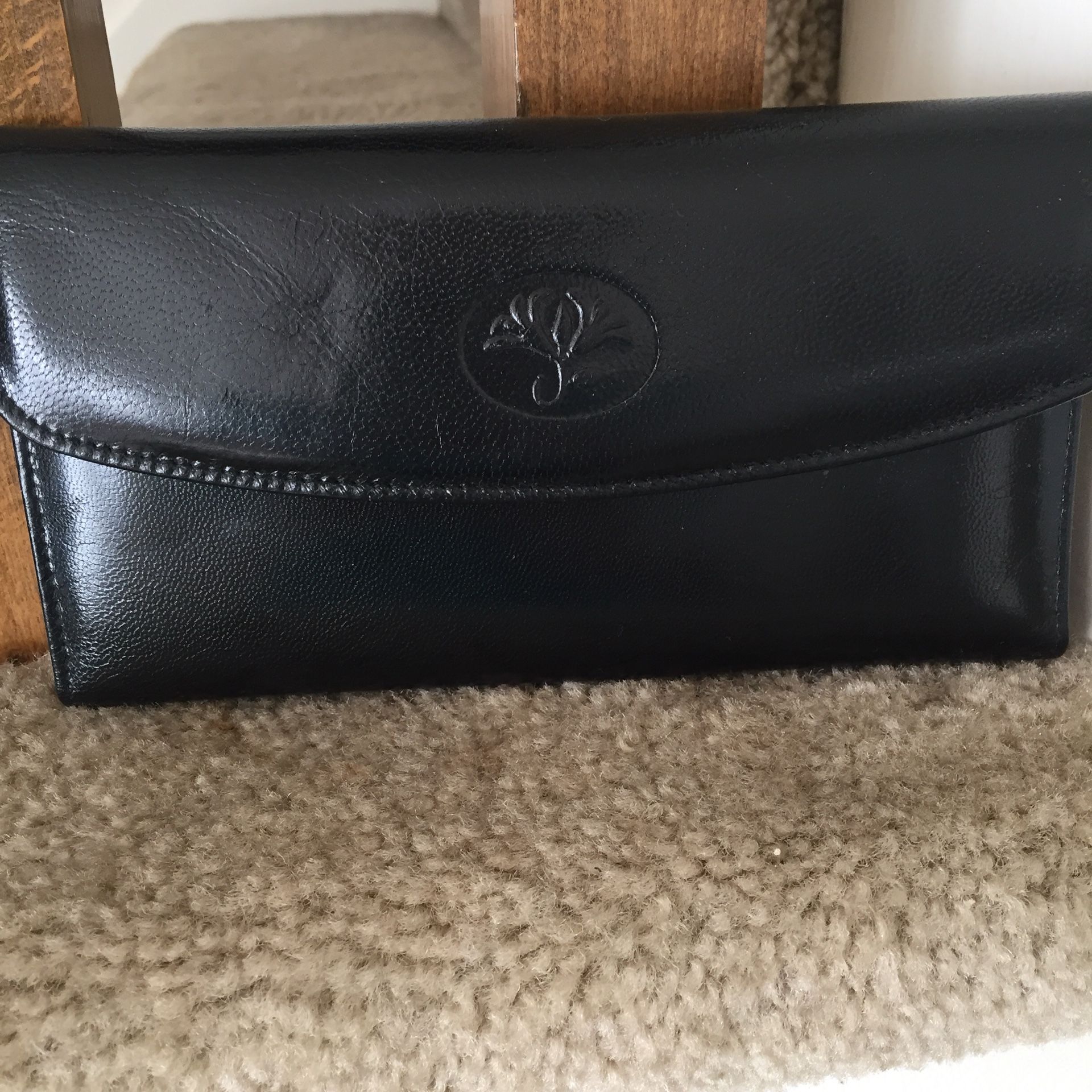 Button Brand New Goat Skin Leather Wallet