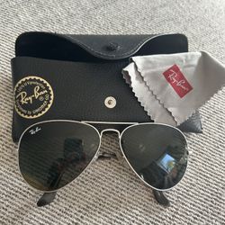 Ray-Ban Aviator Sunglasses 