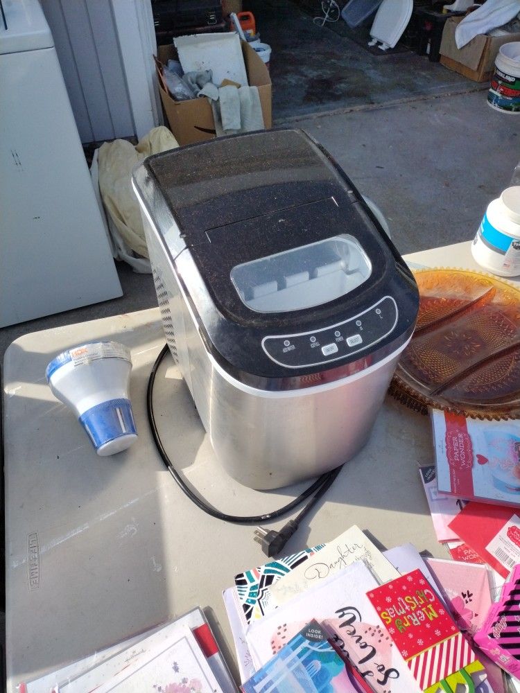 Magic Chef Icemaker