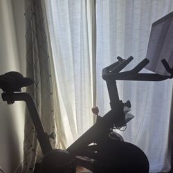 Peloton Bike+ 2024 - Lightly Used
