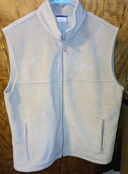 Columbia Vest size XL
