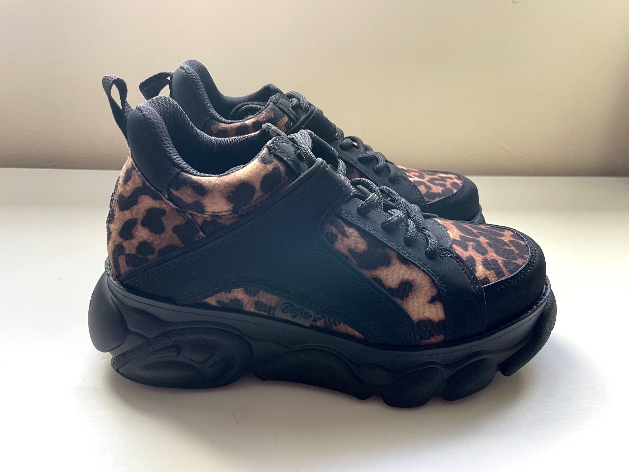 BUFFALO Women's Corin Black Platform Sneakers Size Leopard