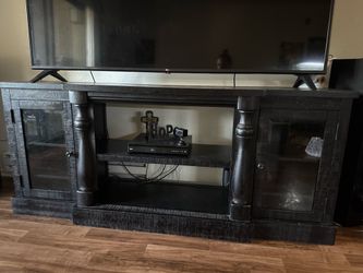 Entertainment center