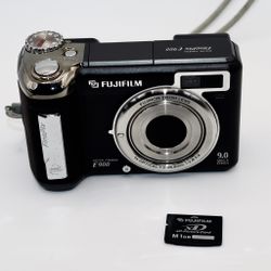 Fujifilm Digital Camera FinePix E900 9.0MP Black with 1GB XD Card 