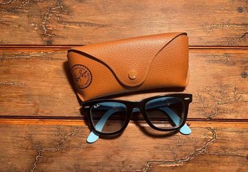 😎 Ray-Ban Sun Glasses Barley Used Black & Blue