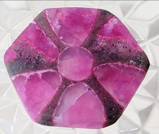 Rare 45.50 Ct Loose Pink Burma Trapiche Ruby like Corundum Round Cut Gemstone. This stunning loose gemstone is a rare find, weighing in at 45.50 carat