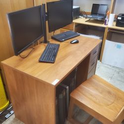 Desk And Chairs $100