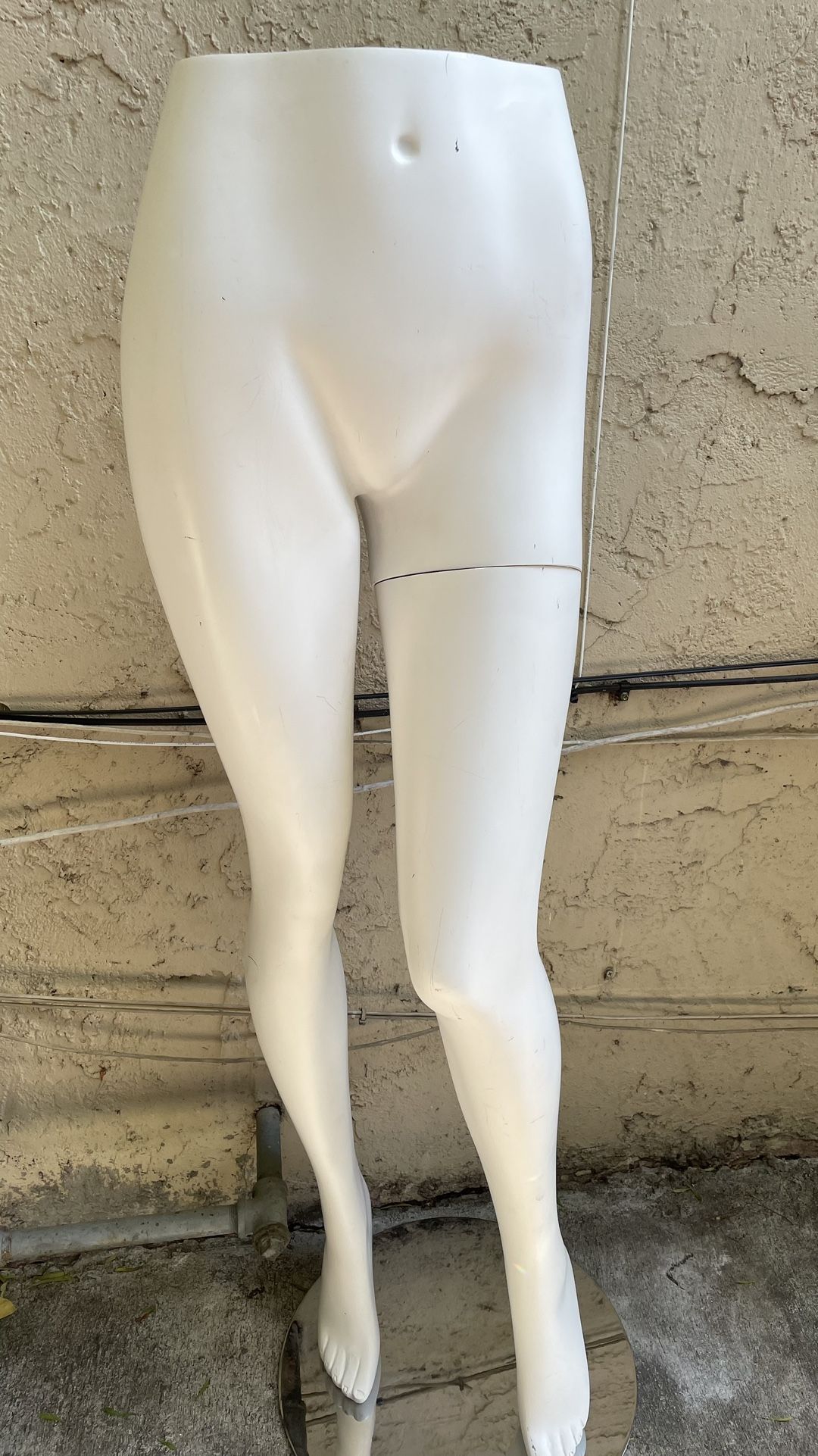 Mannequin $25