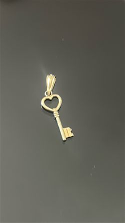 Heart Key Pendent 14K