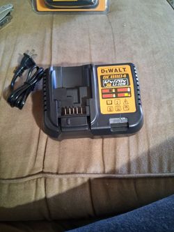 DeWalt DCB104 12V/20V Li-Ion Battery Charger