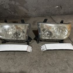 Toyota Tundra headlights 2007