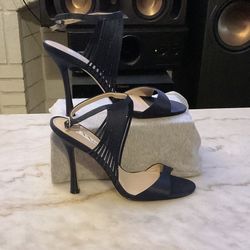 Nina Damaris heels