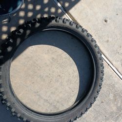 Dunlop 80 /100-21.       51mGeomax   mx34. F     1 Box  Rear. 2 Is The Front Tire  