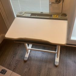 Fully Extendable Multi-Use Desk With Side Hooks 