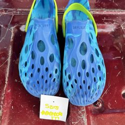 Like New Merrell Size 7 Men / 9 Men