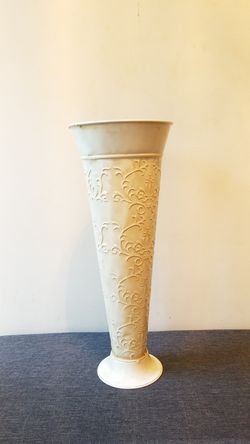 Metal vase decor Thumbnail