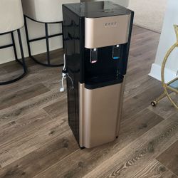 Brand New 5 Gallon Water Machine 